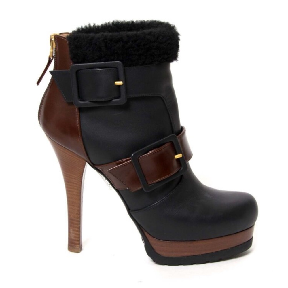 FENDI Leather Ankle Booties. Size 38.5 /8.5 US. Two tone black shearling trim.